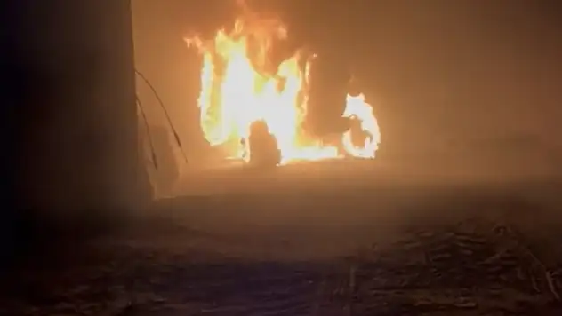 Karapınar'da ambar yangını: Çiftçinin ekmek kapısı kül oldu!