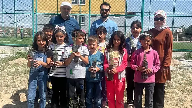 Karapınar'da anlamlı adım: Her öğrenciye bir fidan