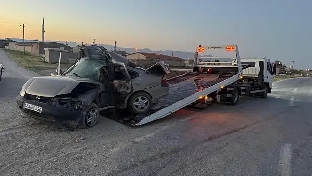 Karapınar'da feci kaza: Otomobil direğe çarptı, sürücü hayatını kaybetti