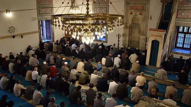 Karapınar'da Sultan Selim Camii dolup, taştı!