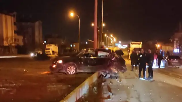 Konya'da TIR ve otomobil çarpıştı: 2 kişi yaralandı