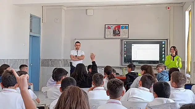 Karapınar'da Trafik Haftası'na özel trafik güvenliği semineri verildi