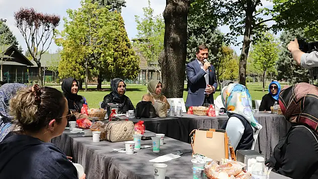 Karatay Belediyesi'nden kadın personele Anneler Günü sürprizi