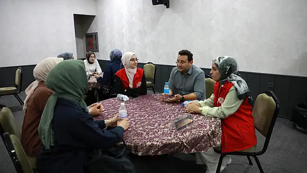 Karatay Belediyesi, üniversite tercih sürecindeki gençlere rehberlik ediyor