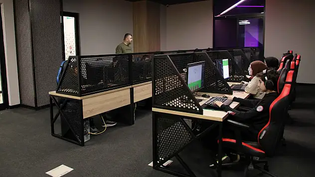 Karatay'da gençliğe yatırım: 549 öğrenci 19 branşta eğitim alıyor