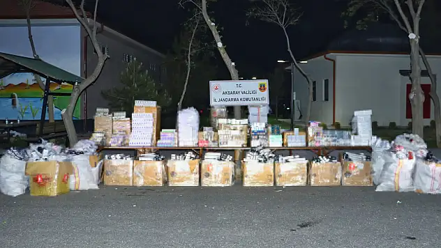 Kargo tırında binlerce kaçan ürün ele geçirildi