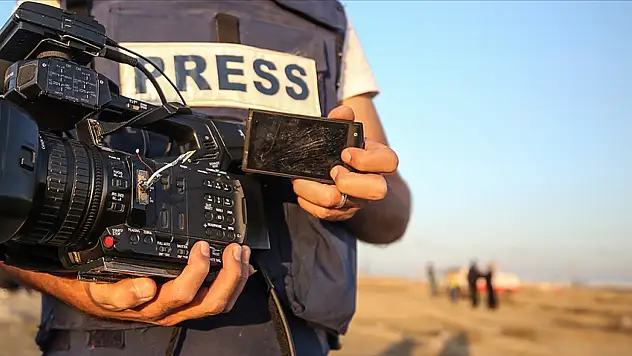 Katar Başbakanı, gazetecilerin hedef alınmasını kınadı