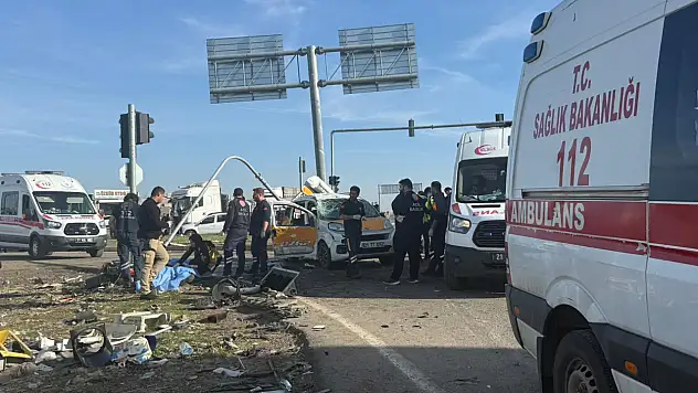 Katliam gibi kaza: TIR iki aracı biçti, 2 ölü 3 yaralı