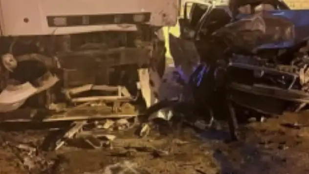 Katliam gibi kazada 2 genç hayatını kaybetti!