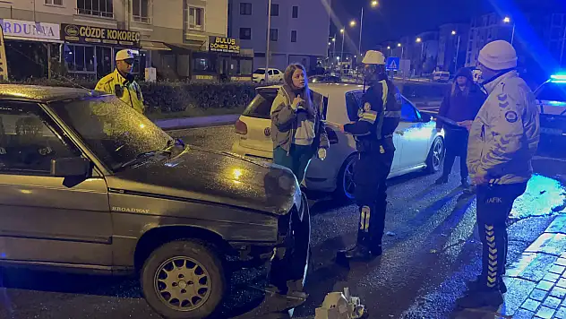 Kaza sonrası, 'Ağabeyimi arayacağım' deyip otomobilini bırakıp kaçtı