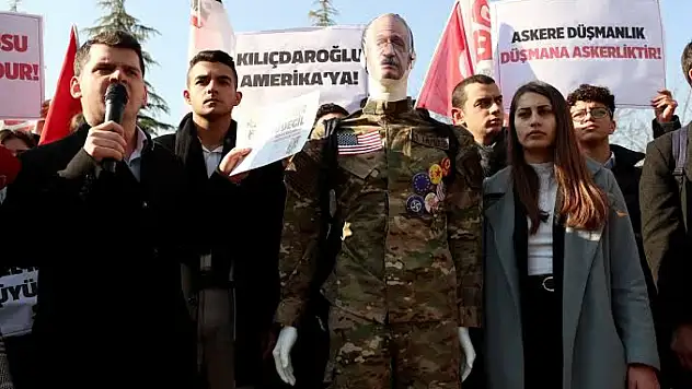 Kılıçdaroğlu'na ABD üniforması giydirdiler