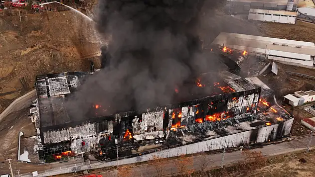 Kimyasal madde üreten fabrikada yangın!