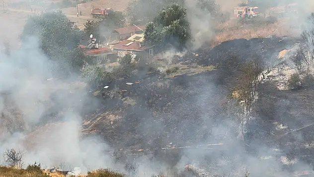 Kocaeli'de yangın: Otluk alanda çıkan yangına müdahale ediliyor