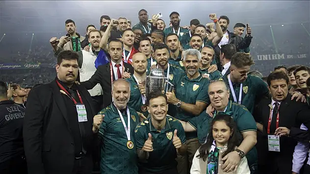 Kocaelispor 16 yıl sonra Süper Lig'de!