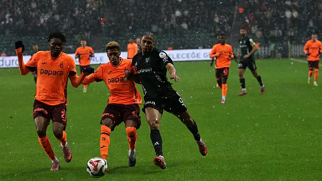 Kocaelispor–Trabzonspor maçında ilk 15 dakika golsüz geçti