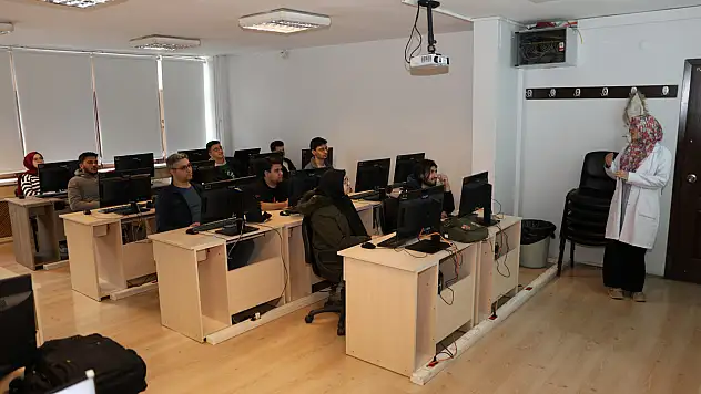 KOMEK'te bahar hareketi: Kursiyerler yeni beceriler kazanıyor