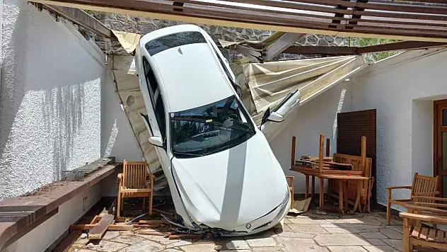 Komşusunun bahçesine uçtu, burnu bile kanamadı