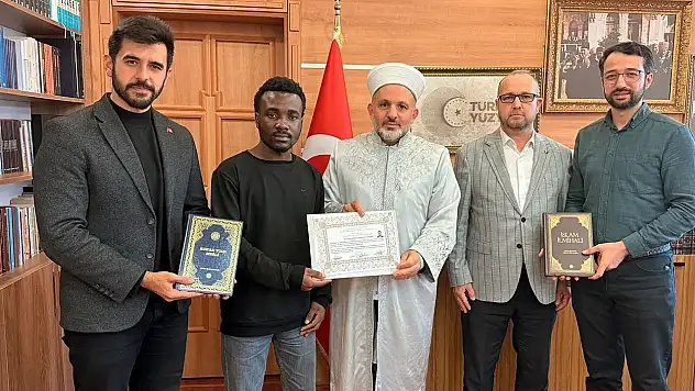 Kongolu üniversite öğrencisi Müslüman oldu