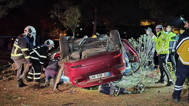 Kontrolden çıkan otomobil ağaca çarpıp takla attı, sürücü hayatını kaybetti!