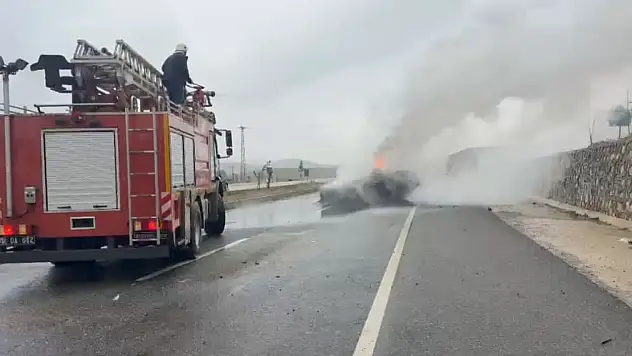 Kontrolden çıkarak takla atan otomobil alev aldı: 1 kişi yaralı