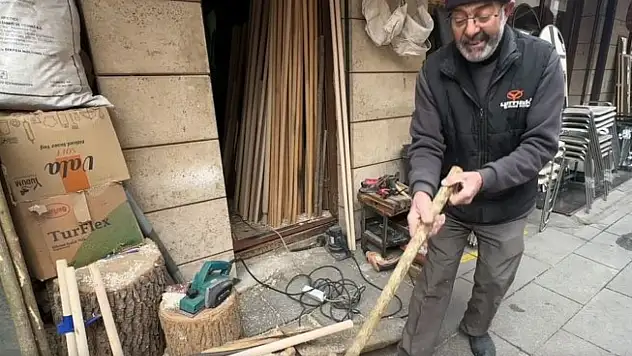 Konya Bedesten'inde yarım asırlık zanaat: Kızılcık ağacına can veriyor