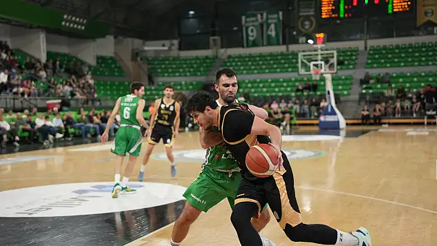 Konya Büyükşehir Belediyespor Darüşşafaka'yı farklı geçti: 6'da 6!