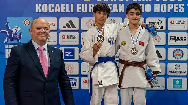 Konya Büyükşehir Belediyesporlu sporcu gururlandırdı!