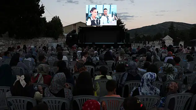 Konya Büyükşehir'den ilçe ilçe kültür sanat çıkarması: Sinema TIR'ı yollarda