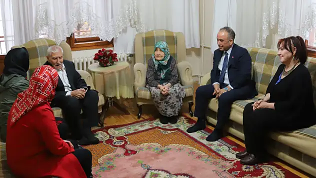 Konya'da 102 yaşındaki öğretmene vefa ziyareti!