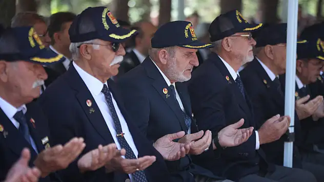 Konya'da 15 Temmuz ruhu şehitlikte başladı