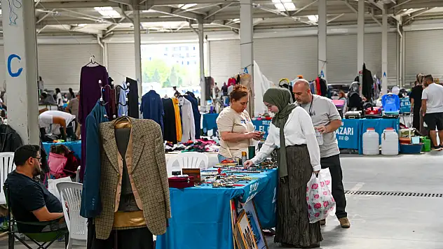 Konya'da 20.kez kurulan 2. el pazarı ilgi görüyor