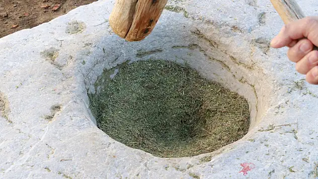 Konya'da 3 asırlık dibek geleneği sürüyor: Tokmak sesleri geçmişi bugüne taşıyor
