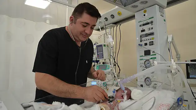 Konya'da 3 aylık bebeğe yapay kalp zarıyla hayat veren ameliyat