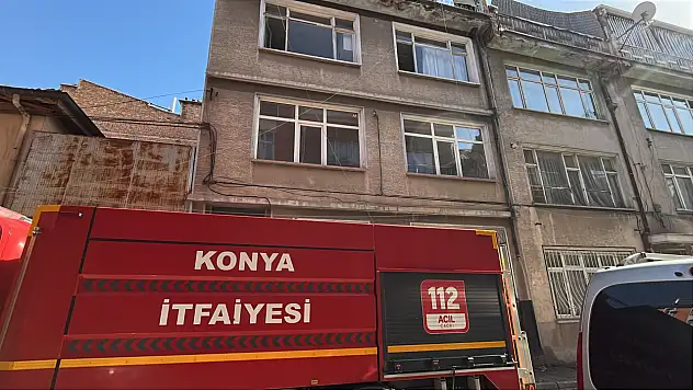 Konya'da 3 katlı apartmanda yangın! 2 kişi hastaneye kaldırıldı