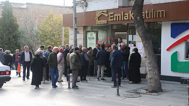 Konya'da 500 binlik konut projesine yoğun ilgi! Başvurularda uzun kuyruklar oluştu