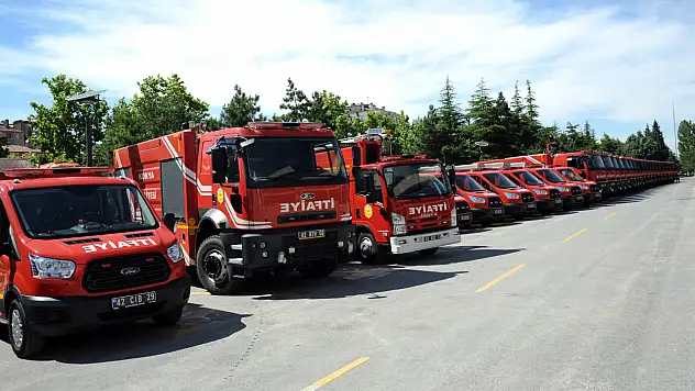Konya'da ağacın tepesinde mahsur kaldı! İtfaiye ekipleri kurtardı