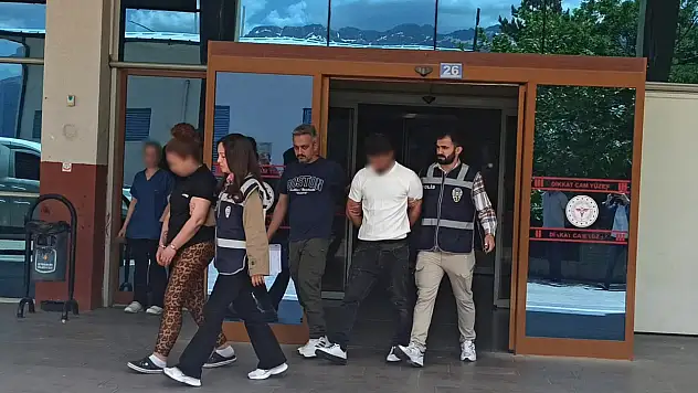 Konya'da altının ayarı kaçtı! Kuyumcuların dikkati vurgunu önledi