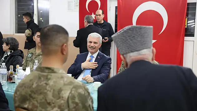 Konya'da anlamlı buluşma: Mehmetçikler şehit aileleriyle aynı sofrada