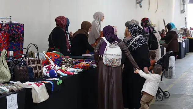 Konya'da anneler günü bereketi: El emeği ürünler vatandaşlarla buluştu