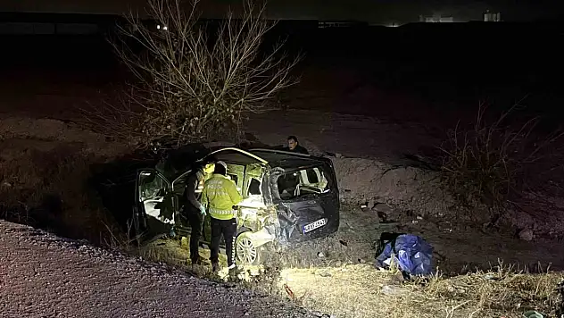 Konya'da araç şarampole yuvarlandı: Can pazarının yaşandığı kazada ölü ve yaralılar var!