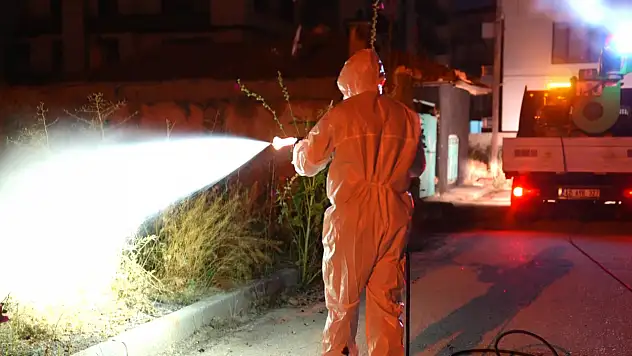 Konya'da arazilerde ortaya çıktı, mahallelere ulaştı! Ekipler havadan müdahaleye başladı