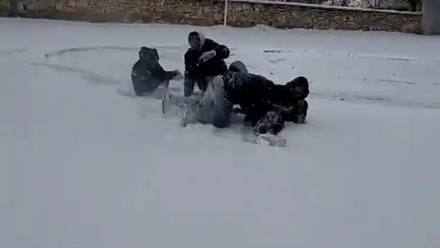 Konya'da asker uğurlaması kar eğlencesine dönüştü