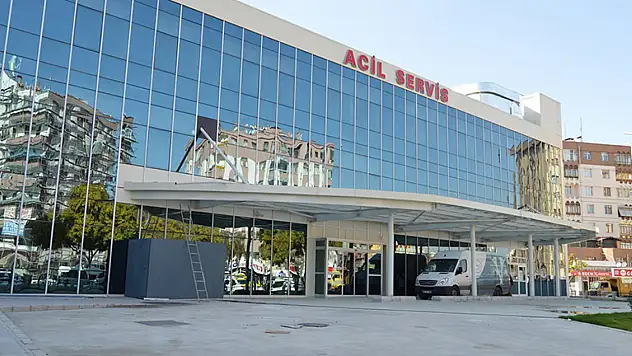 Konya'daki AVM'de kanlı tartışma! Bir kişi bıçaklandı