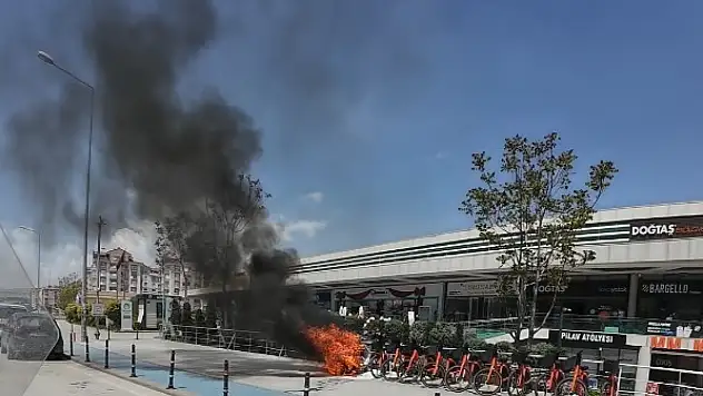 Konya'da AVM önünde yangın paniği