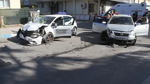 Konya'da aynı saatlerde peş peşe 2 trafik kazası: 6 yaralı