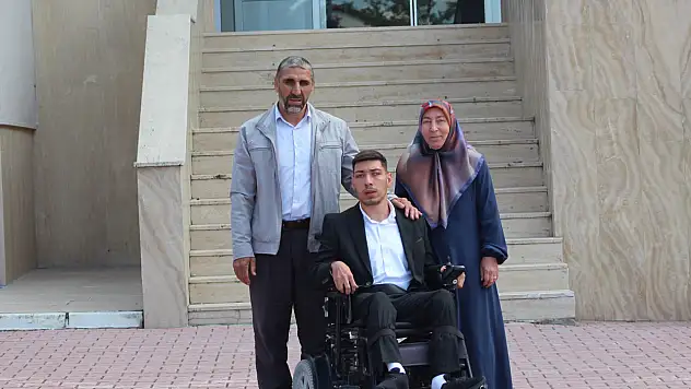 Konya'da azmin hikayesi: Tekerlekli sandalyeden mezuniyet kürsüsüne