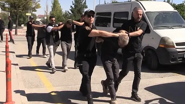 Konya'da baba-oğul cinayetinin zanlısı adliyeye sevk edildi