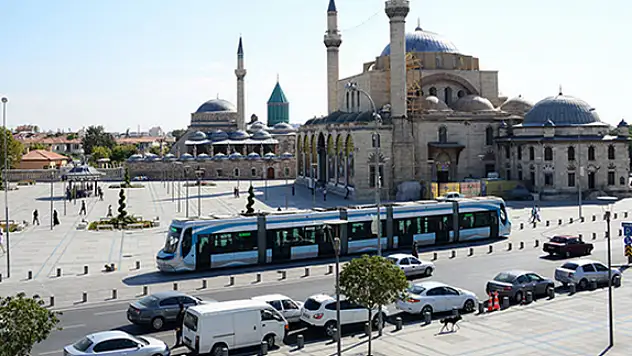 Konya'da bahar havası dalgalı seyrediyor: Yağış ve güneş bir arada