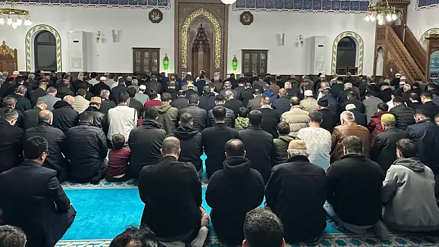 Konya'da başkanlar ilk teravihte buluştu!