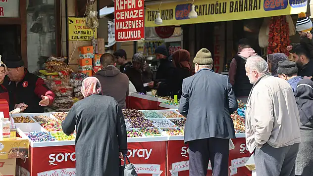 Konya'da bayram hazırlıkları başladı: Tarihi çarşı doldu taştı!